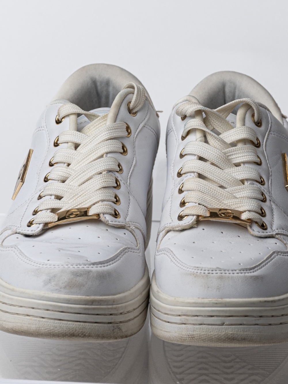 Guess Sneaker, white with gold tag